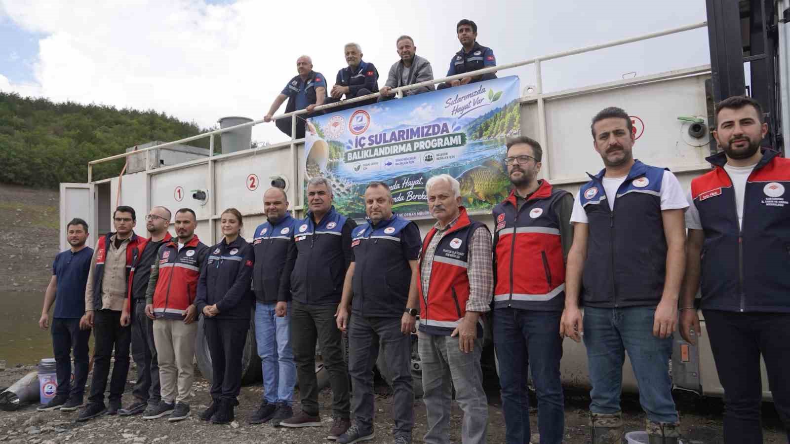 Kastamonu’da göletlere 800 bin sazan balığı yavrusu salındı