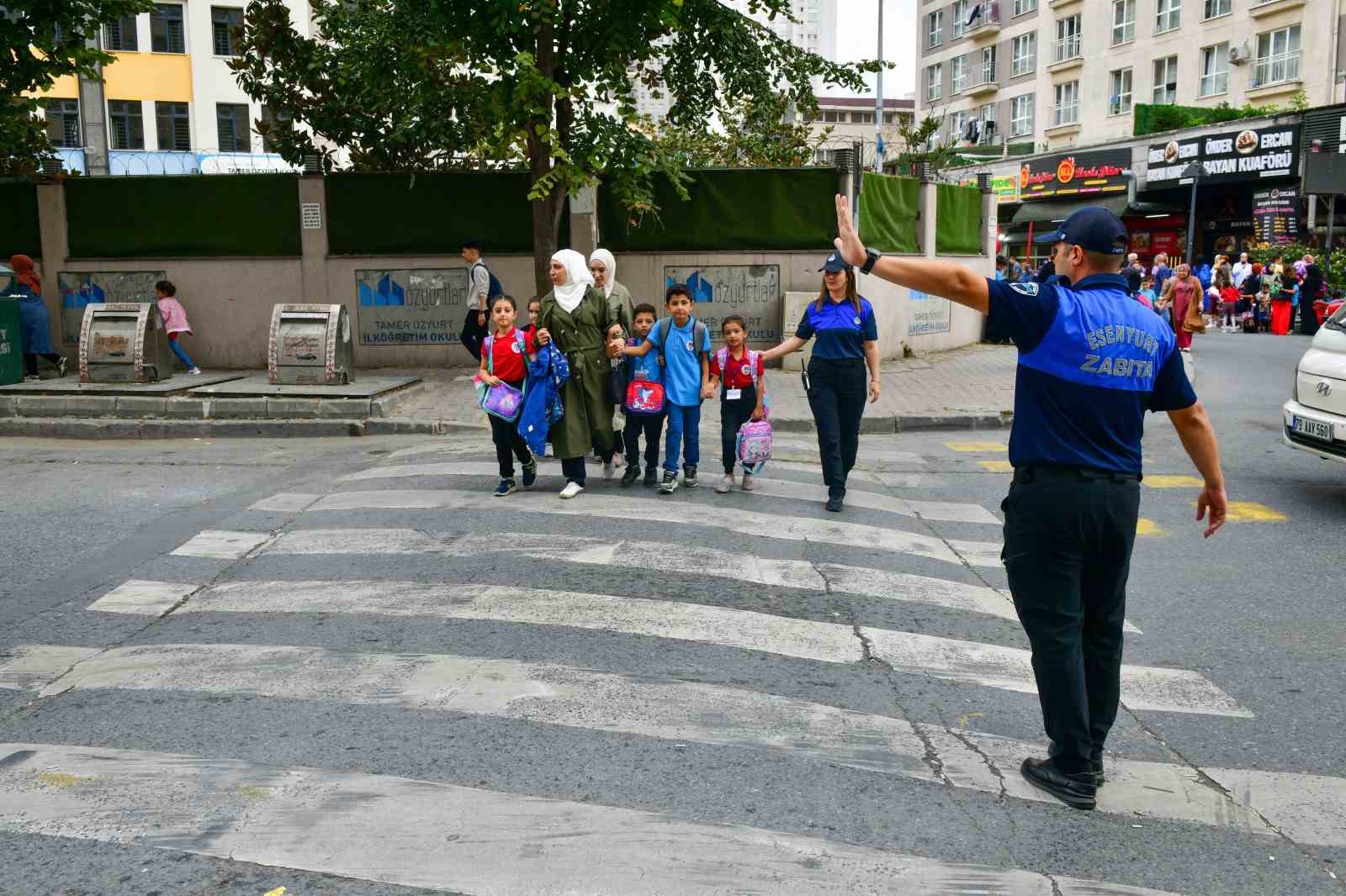 Okulların açılmasıyla Esenyurt’ta denetim seferberliği başladı