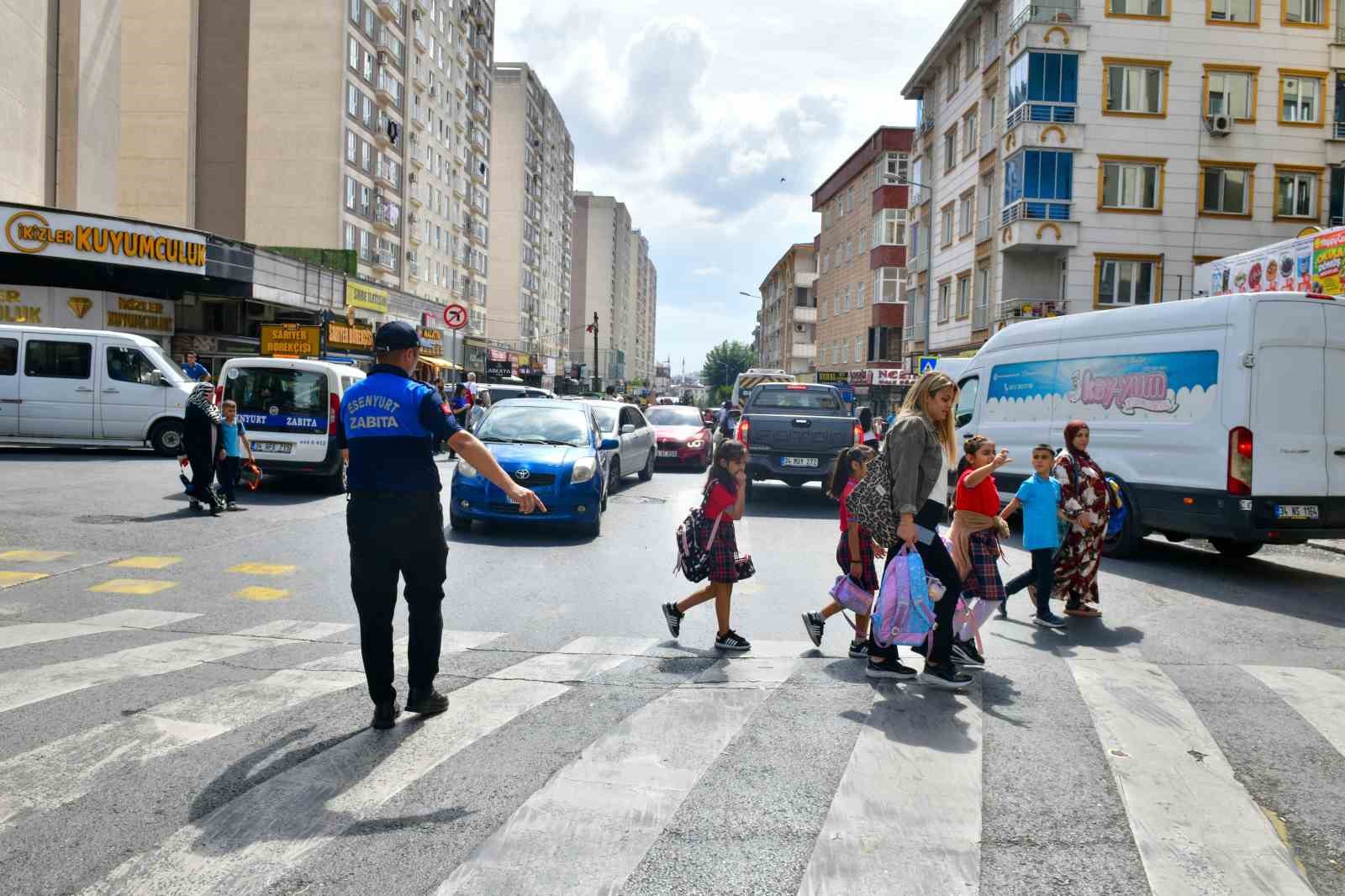 Okulların açılmasıyla Esenyurt’ta denetim seferberliği başladı