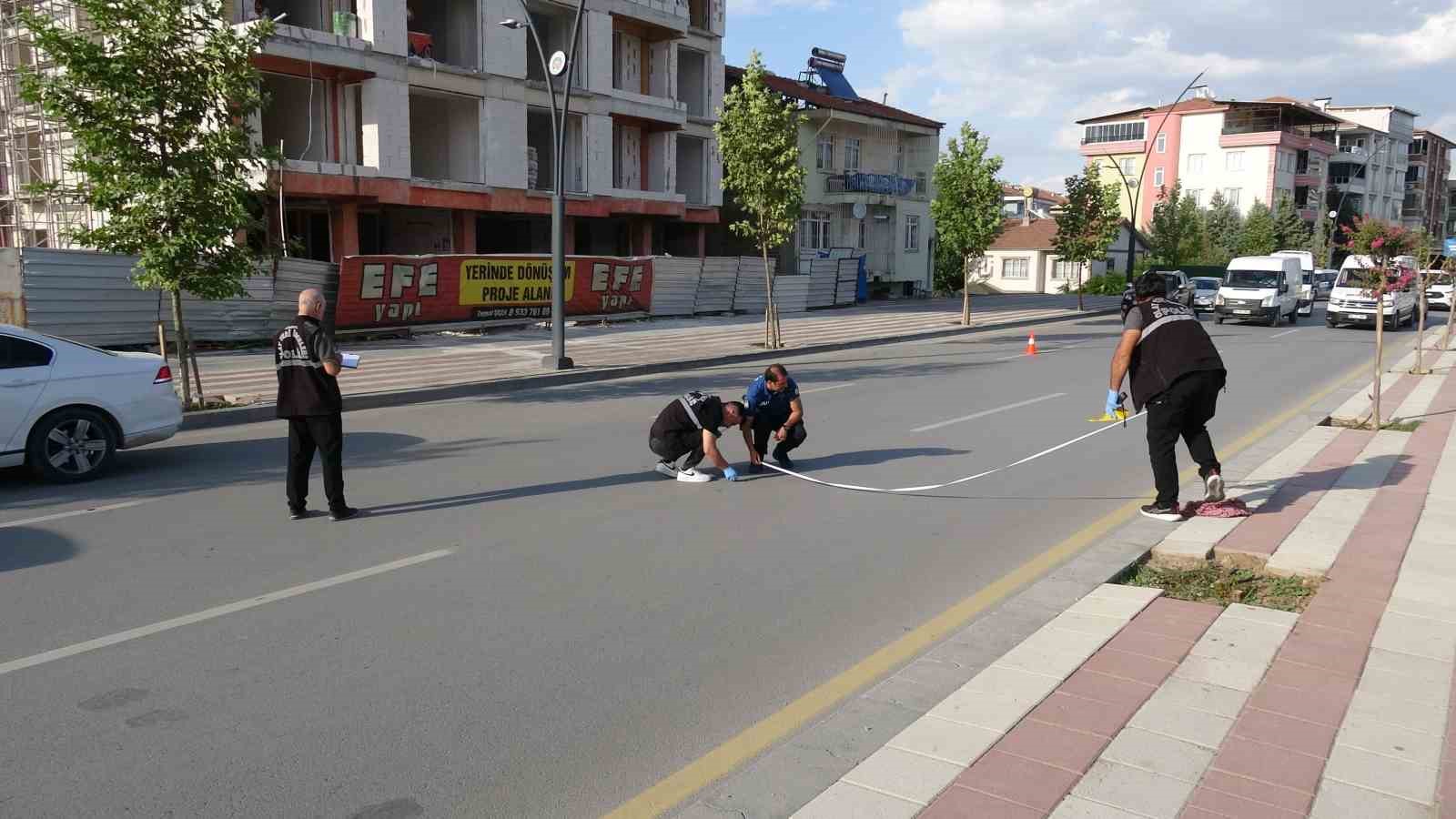 Otomobilin çarptığı yaşlı adam ağır yaralandı