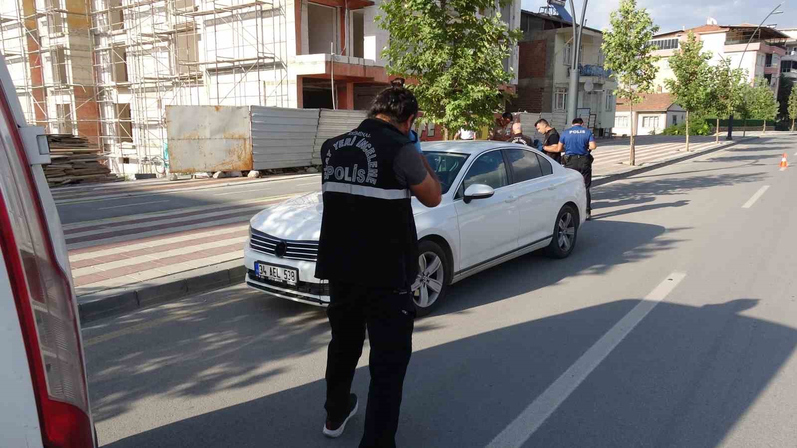 Otomobilin çarptığı yaşlı adam ağır yaralandı