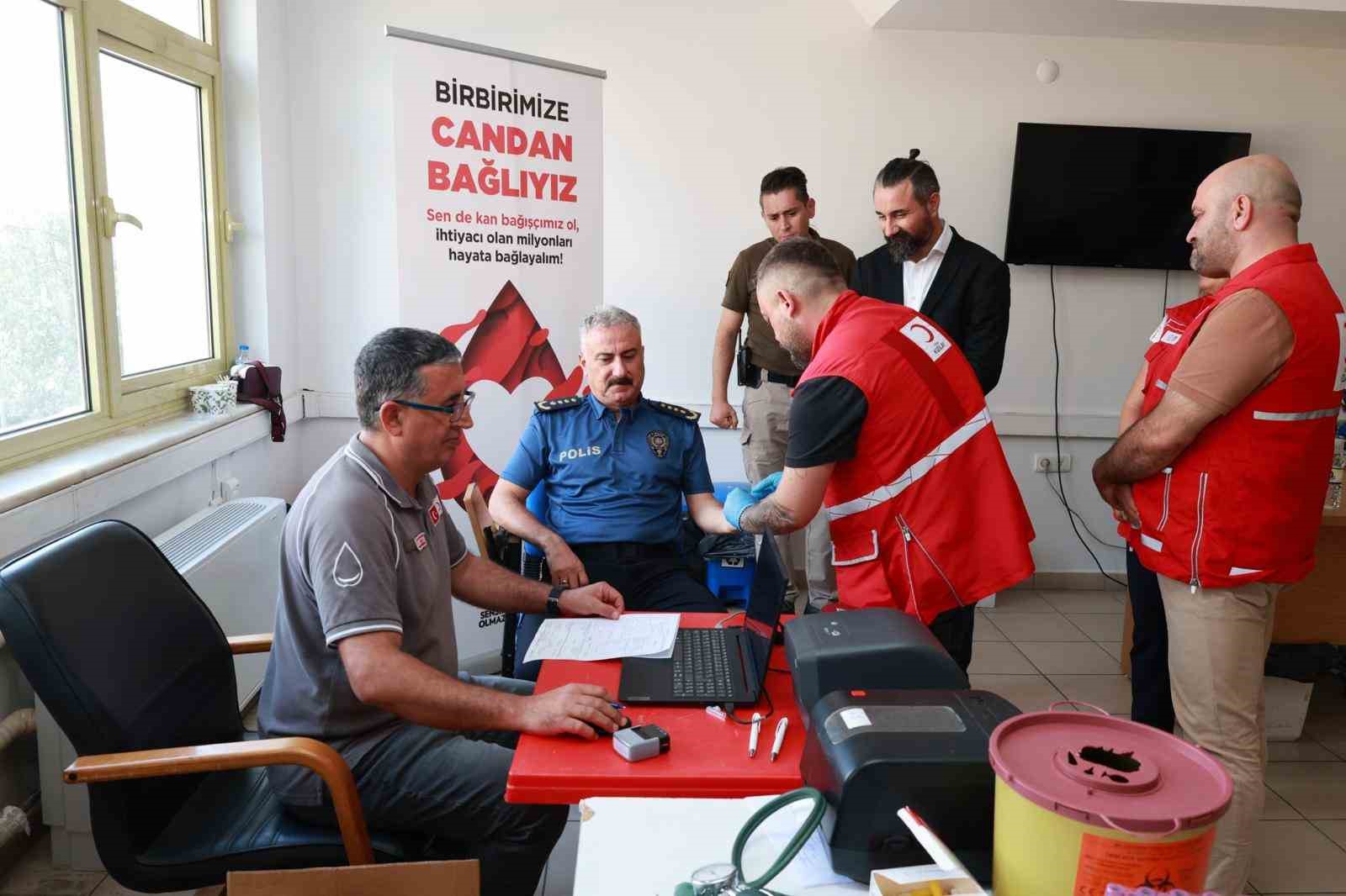 Mersin’de emniyet teşkilatından kan bağışına destek