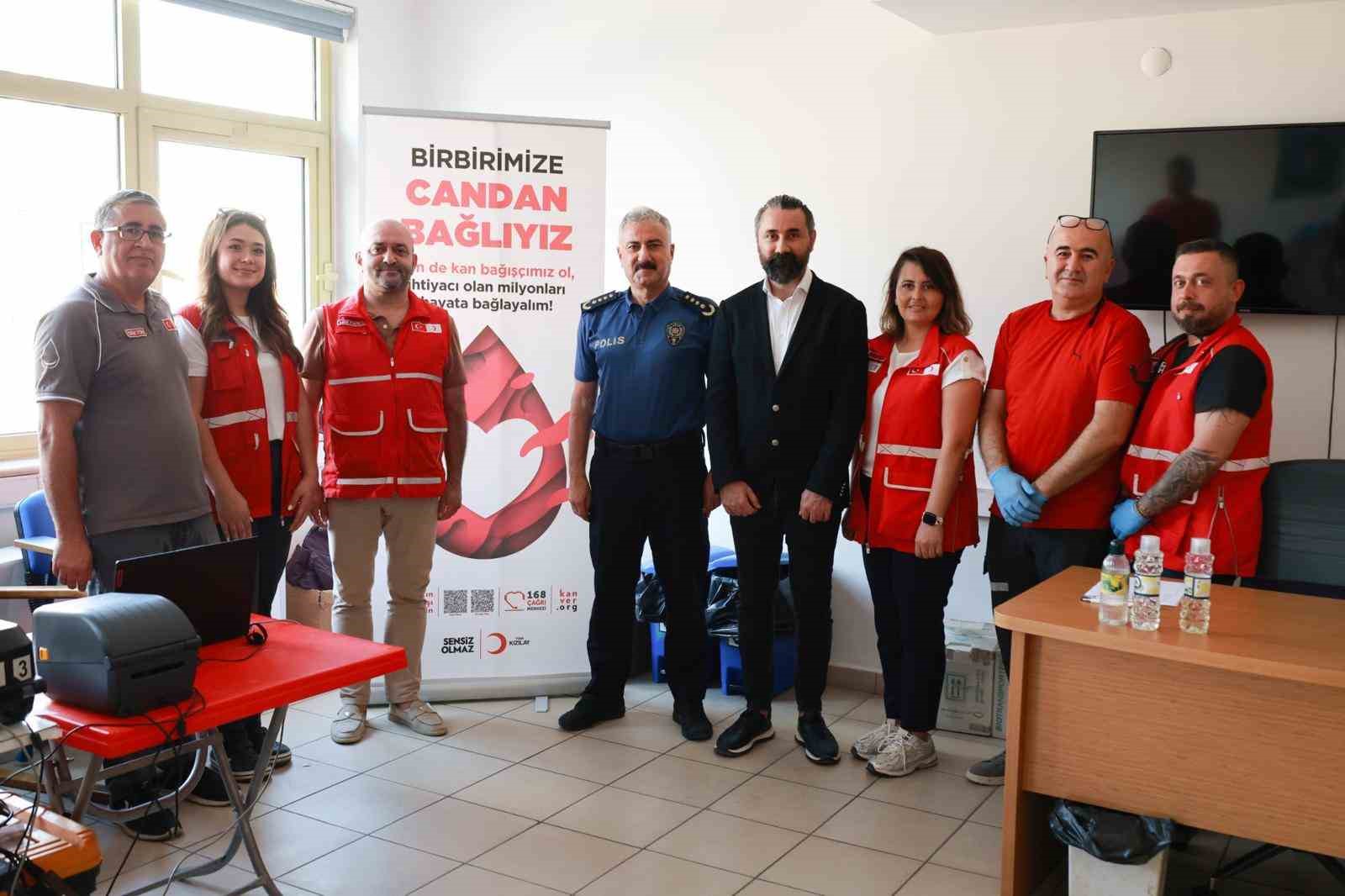 Mersin’de emniyet teşkilatından kan bağışına destek