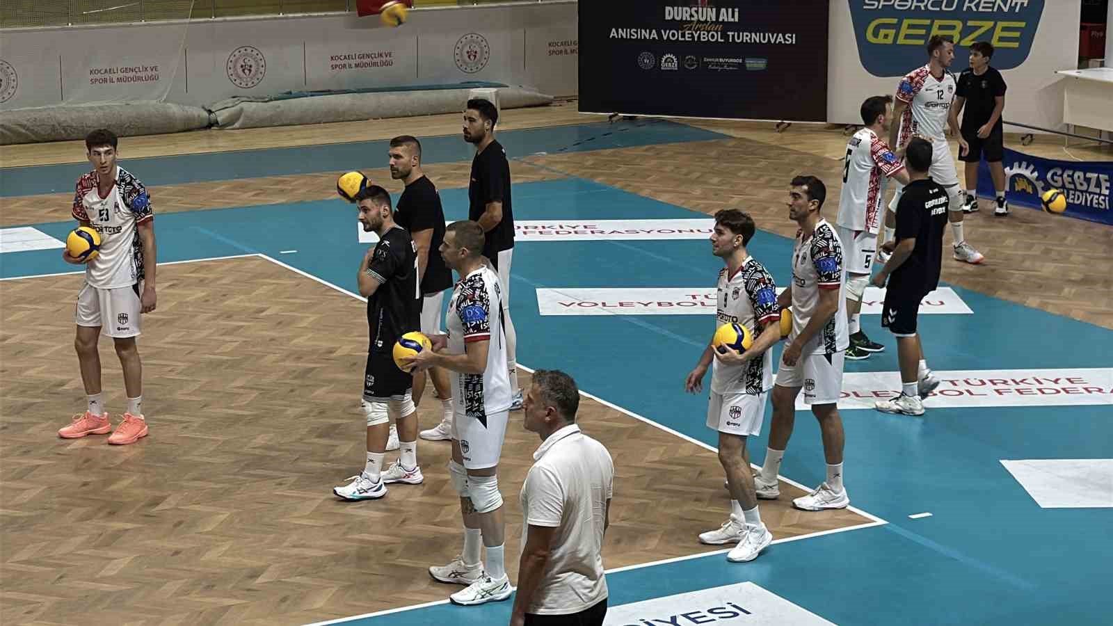 Dursun Ali Arslan anısına düzenlenen turnuvada ilk gün heyecanı