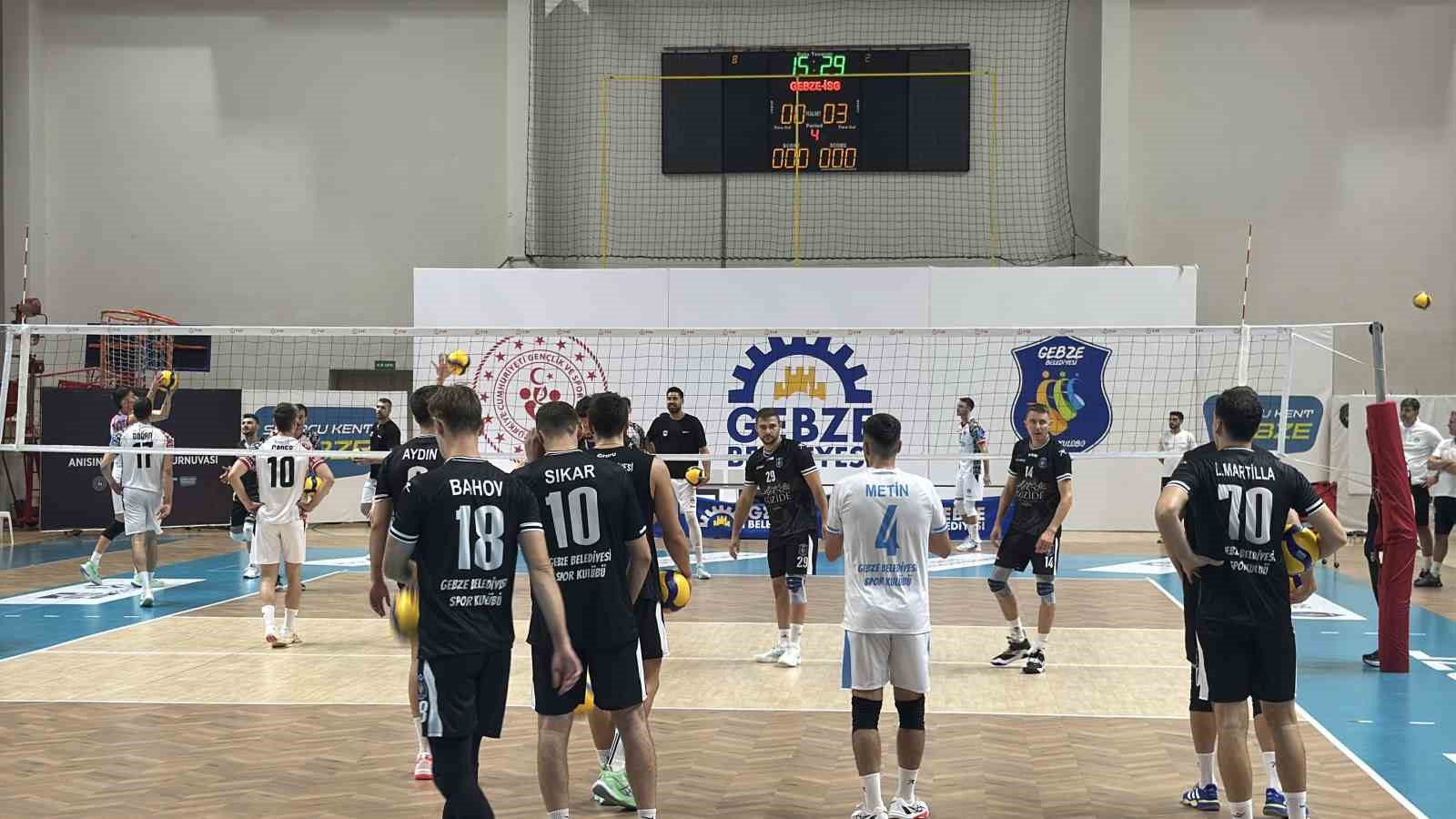 Dursun Ali Arslan anısına düzenlenen turnuvada ilk gün heyecanı