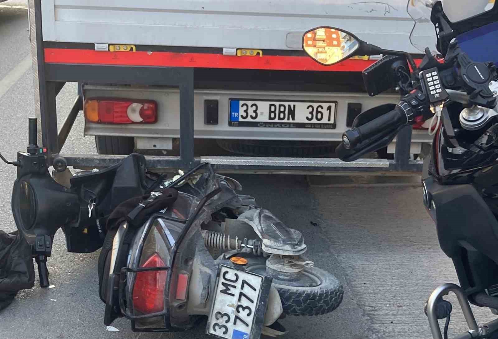 Tırla çarpışan motosiklet ardından kamyonete çarptı: 1 ölü, 1 yaralı