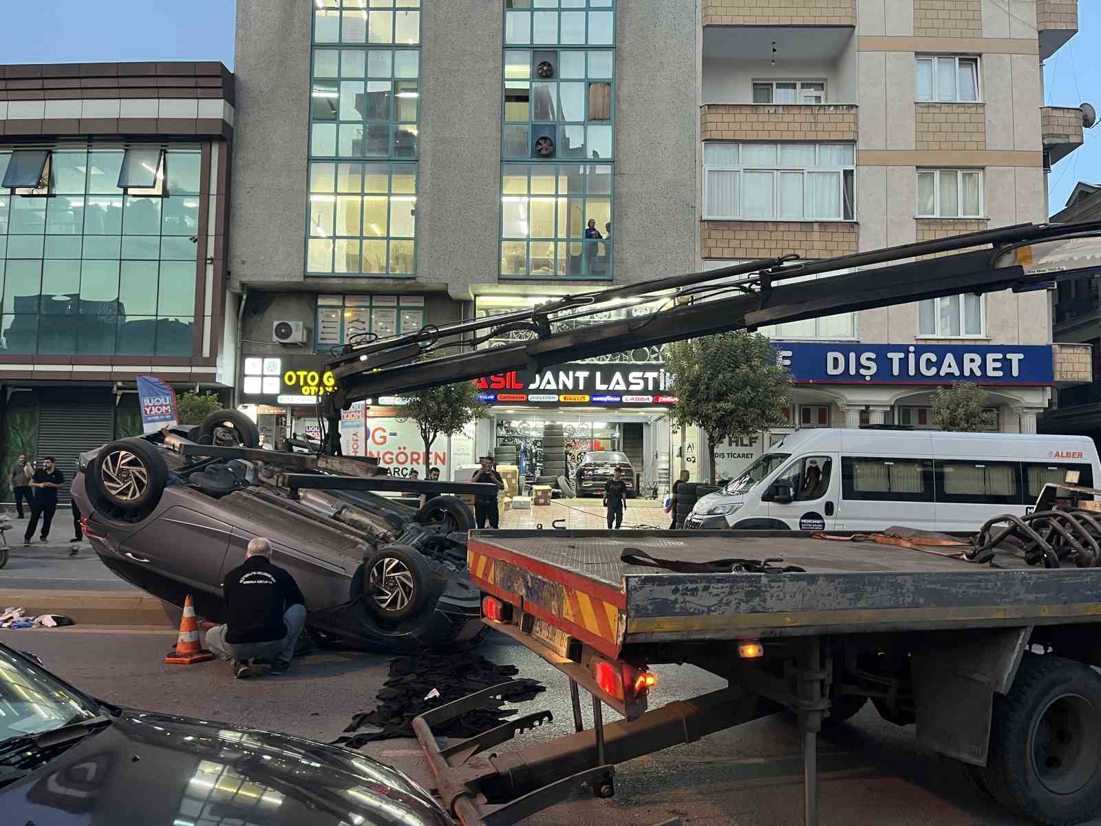 Güngören’de kaza yapan aracın takla attığı anlar kamerada