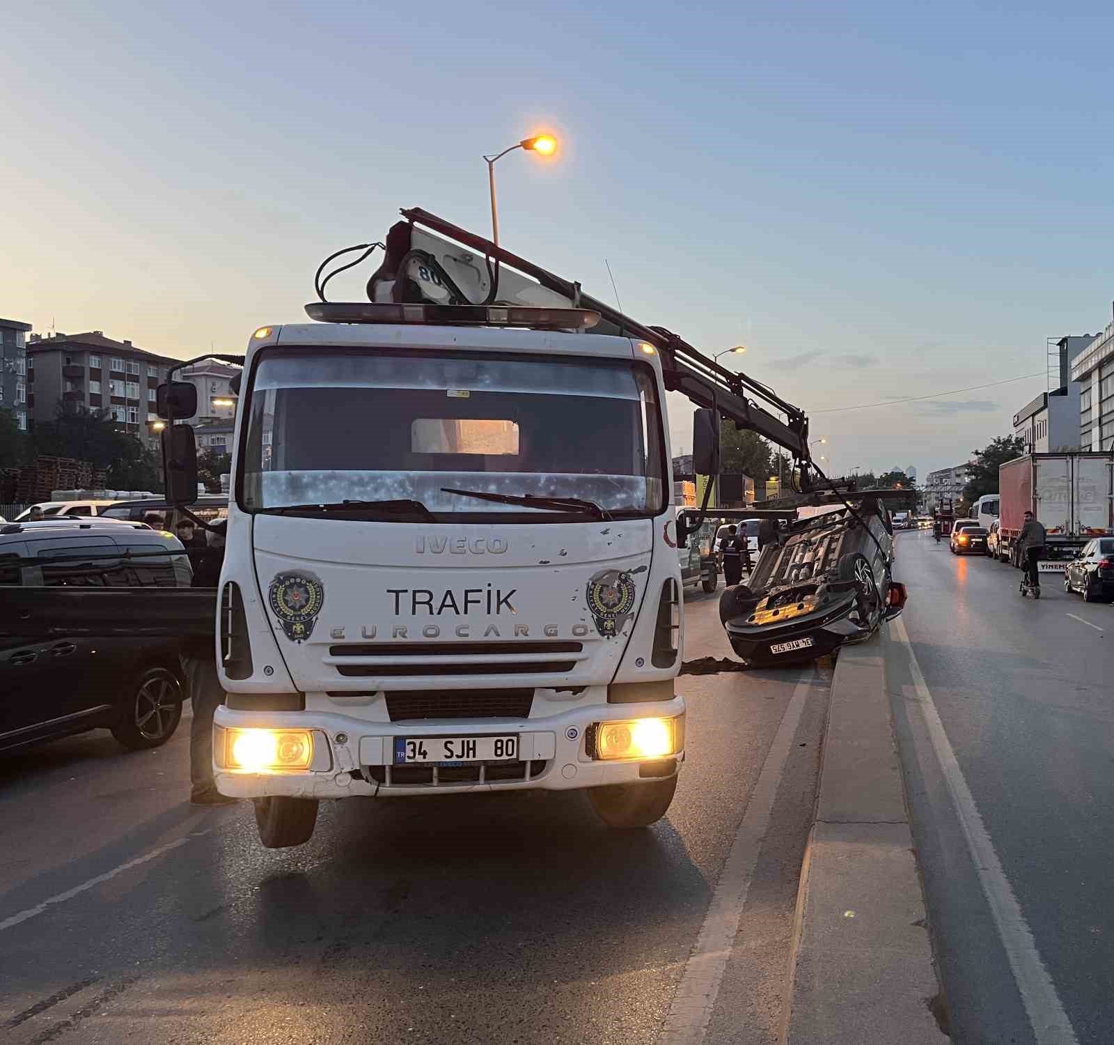 Güngören’de kaza yapan aracın takla attığı anlar kamerada
