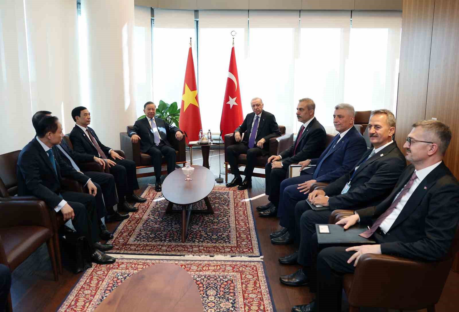 Cumhurbaşkanı Erdoğan, Vietnam Devlet Başkanı Lam ile görüştü