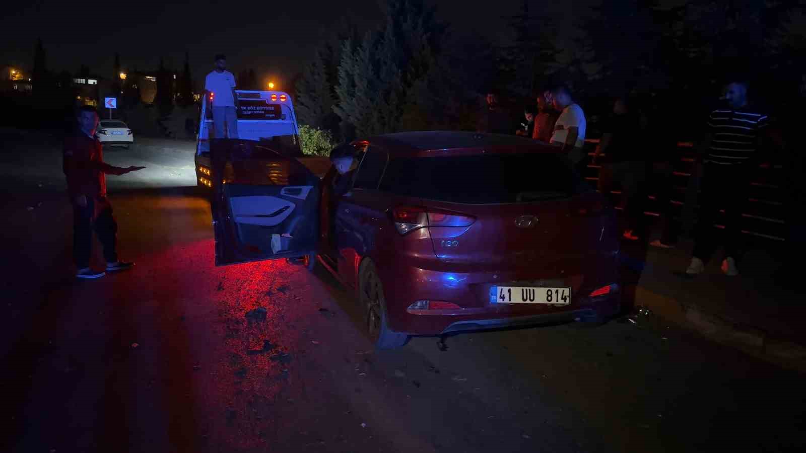 Virajı alamayan otobüs iki otomobile çarptı: Ölümle burun buruna geldiler