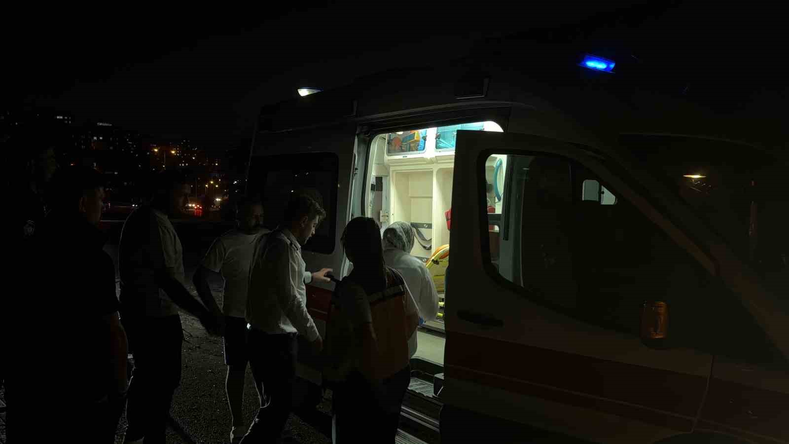 Virajı alamayan otobüs iki otomobile çarptı: Ölümle burun buruna geldiler