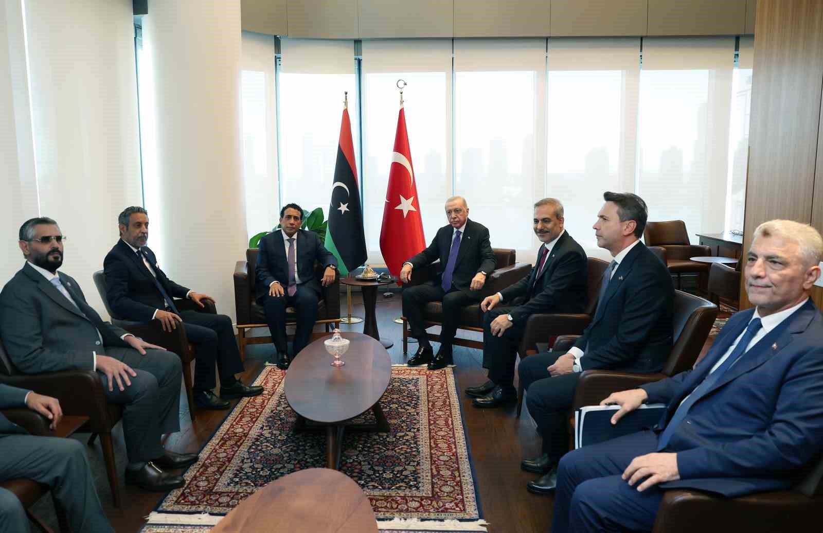 Cumhurbaşkanı Erdoğan, Libya Başkanlık Konseyi Başkanı el-Menfi ile görüştü