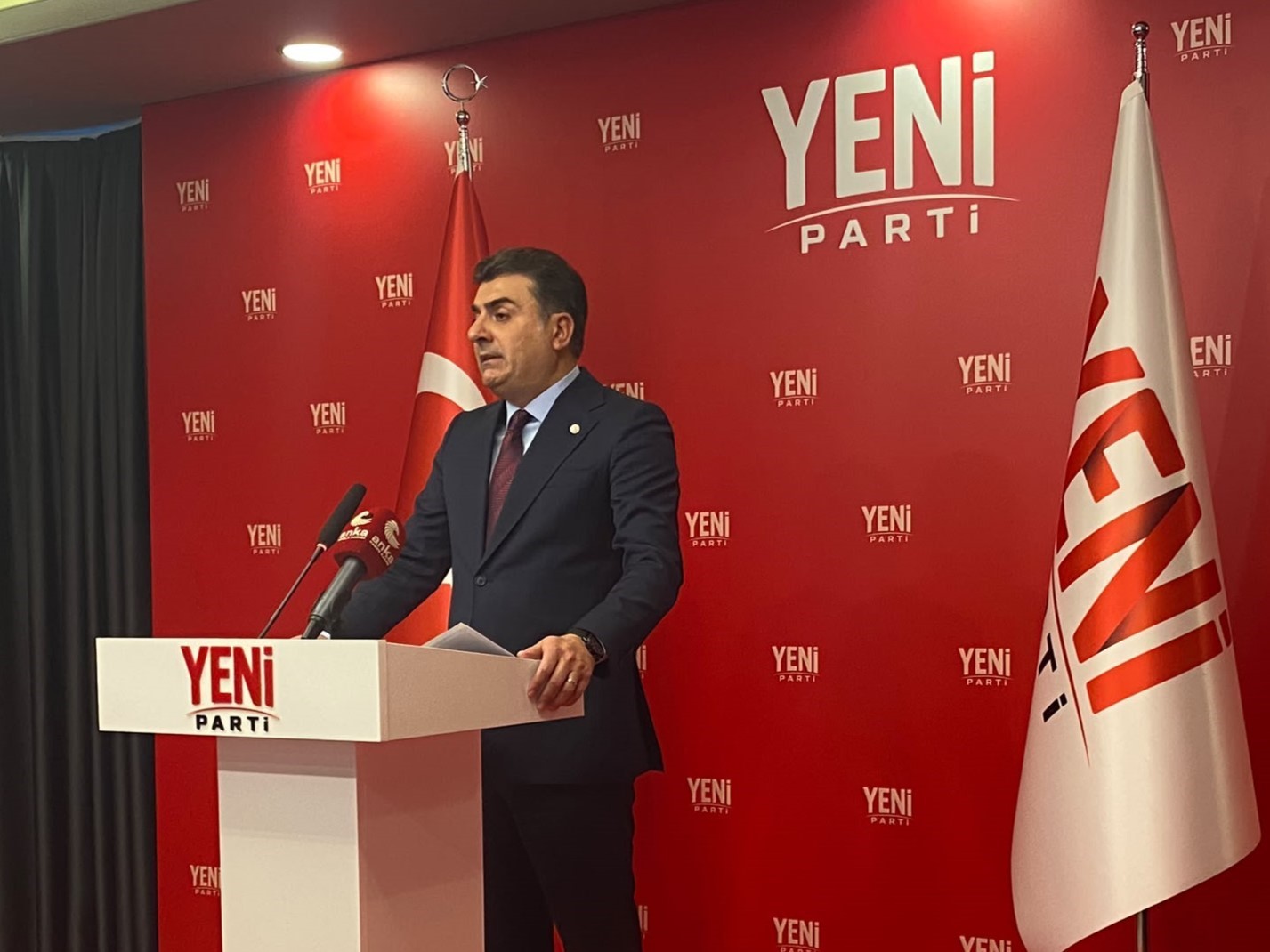 YENİ Parti Sözcüsü Emre: "YENİ Parti isminin başına küçük bir düzenleme koyarak konuyu kapatabiliriz"