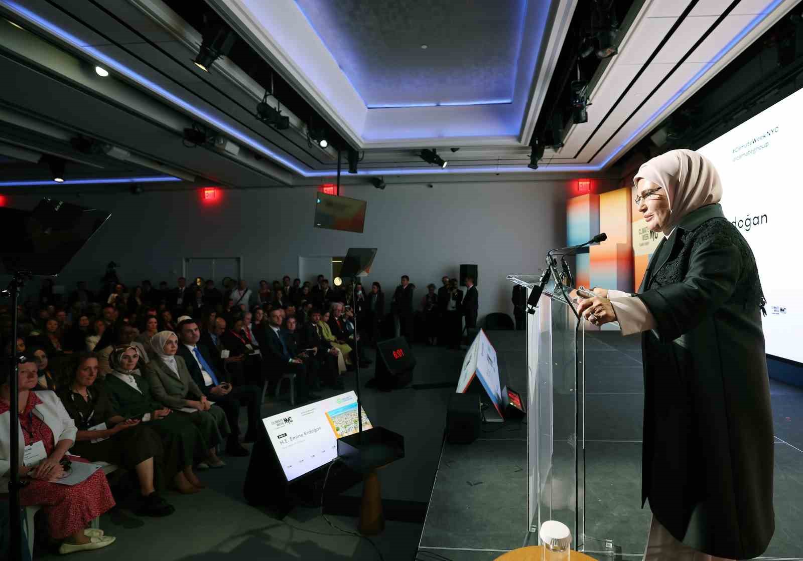 Emine Erdoğan: "Sıfır Atık hareketi, iklim krizi karşısında bireyi çaresiz bir gözlemci olmaktan çıkarıp, çözümün baş aktörü haline getirmiştir"