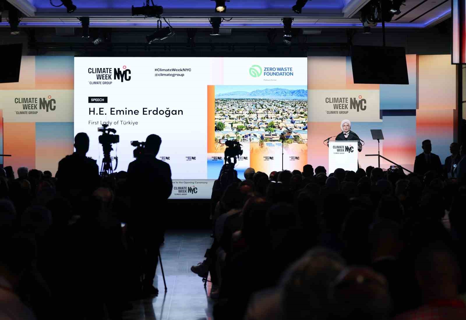 Emine Erdoğan: "Sıfır Atık hareketi, iklim krizi karşısında bireyi çaresiz bir gözlemci olmaktan çıkarıp, çözümün baş aktörü haline getirmiştir"