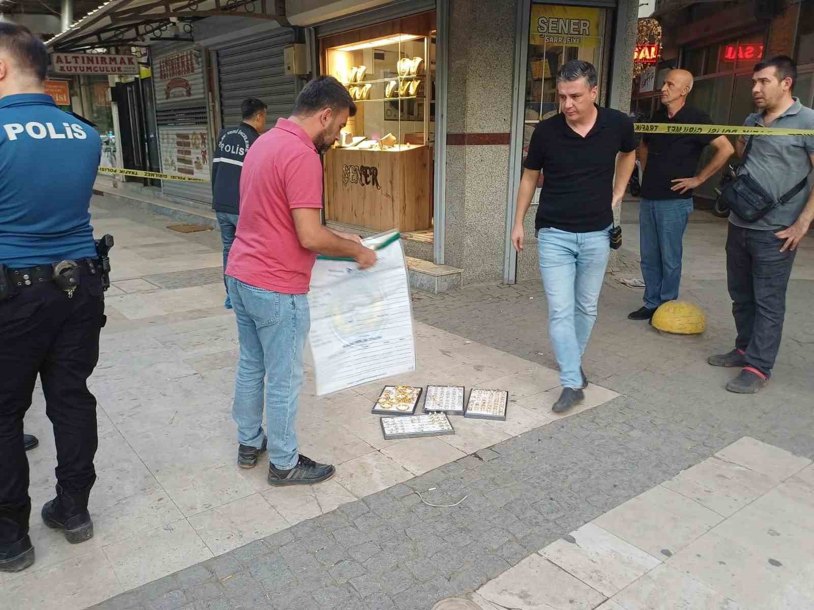 Manisa’da kuyumcu dükkanında silahlı soygun girişimi: 2 yaralı