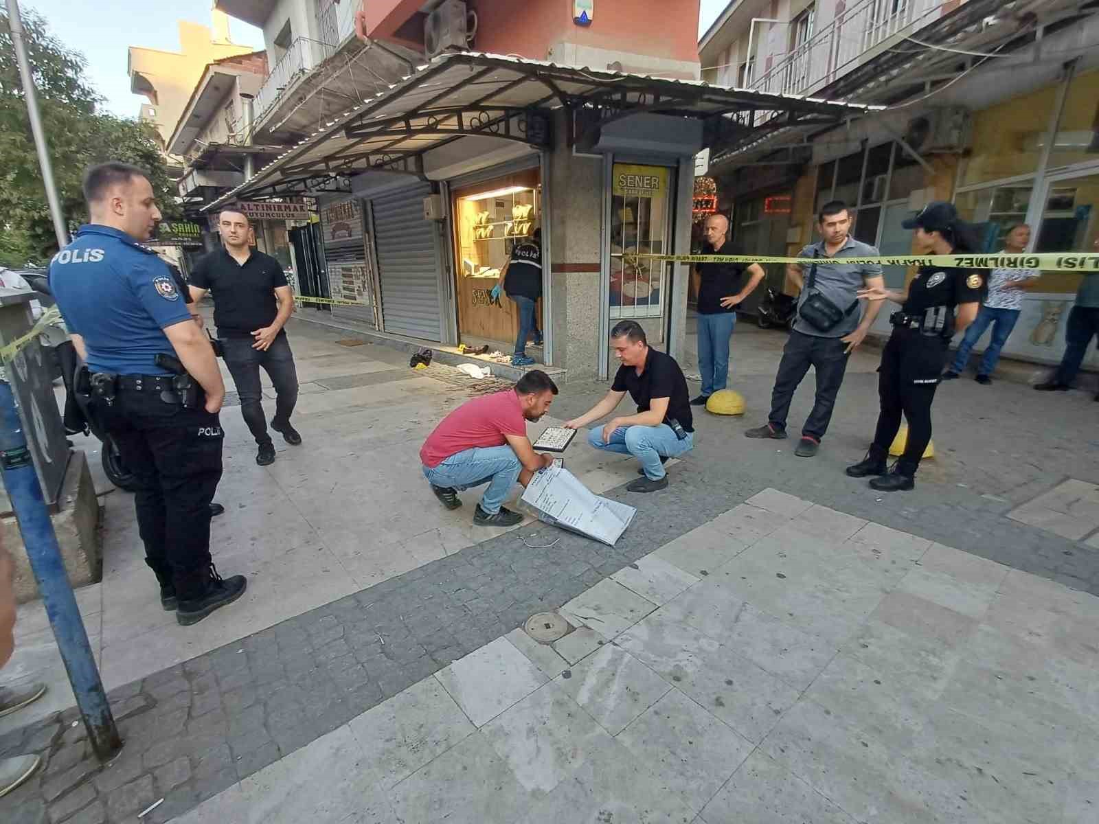 Manisa’da kuyumcu dükkanında silahlı soygun girişimi: 2 yaralı