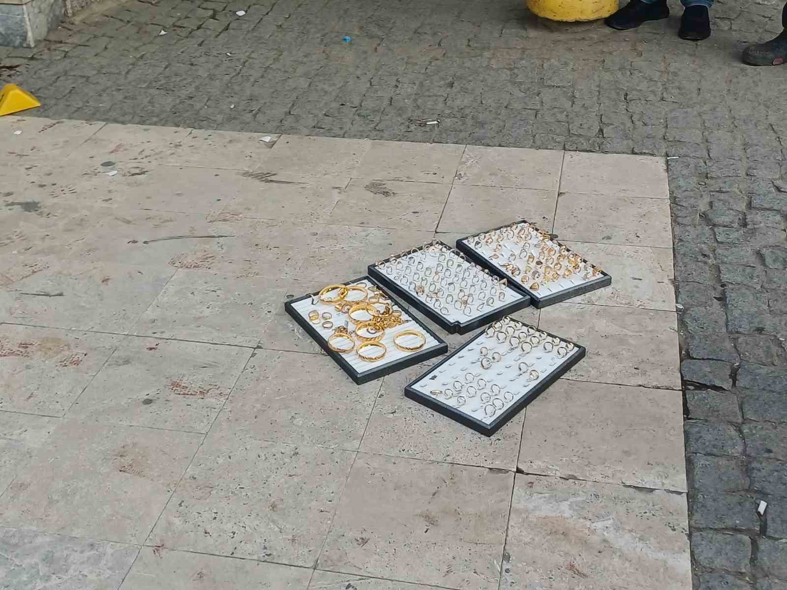 Manisa’da kuyumcu dükkanında silahlı soygun girişimi: 2 yaralı