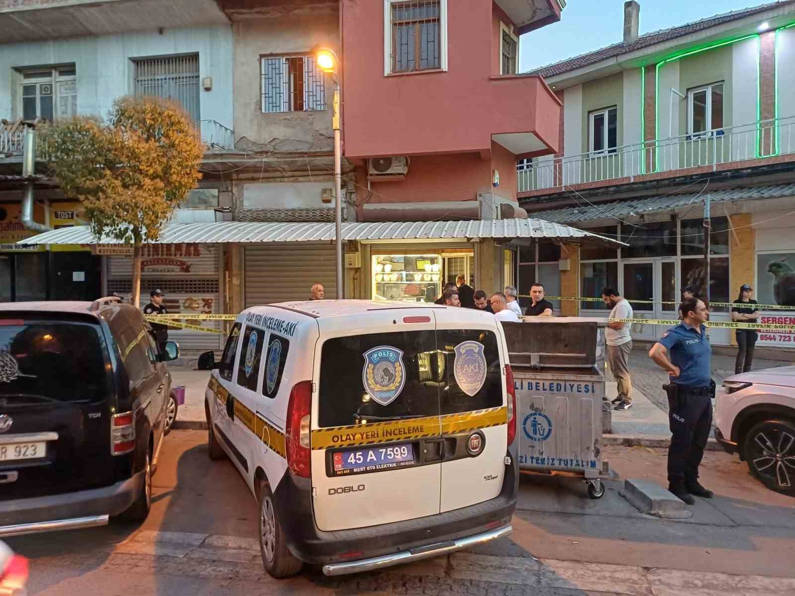 Manisa’da kuyumcu dükkanında silahlı soygun girişimi: 2 yaralı