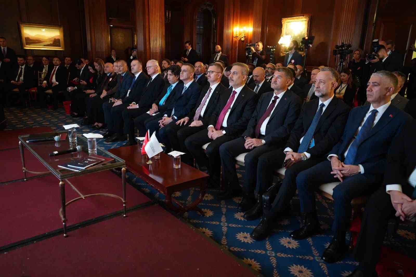 Cumhurbaşkanlığı İletişim Başkanı Duran: "Cumhurbaşkanı Erdoğan ile Başkan Trump arasındaki doğrudan diyalog, yıllardır çözümsüz kalan konularda hareket alanı oluşturmuştur"