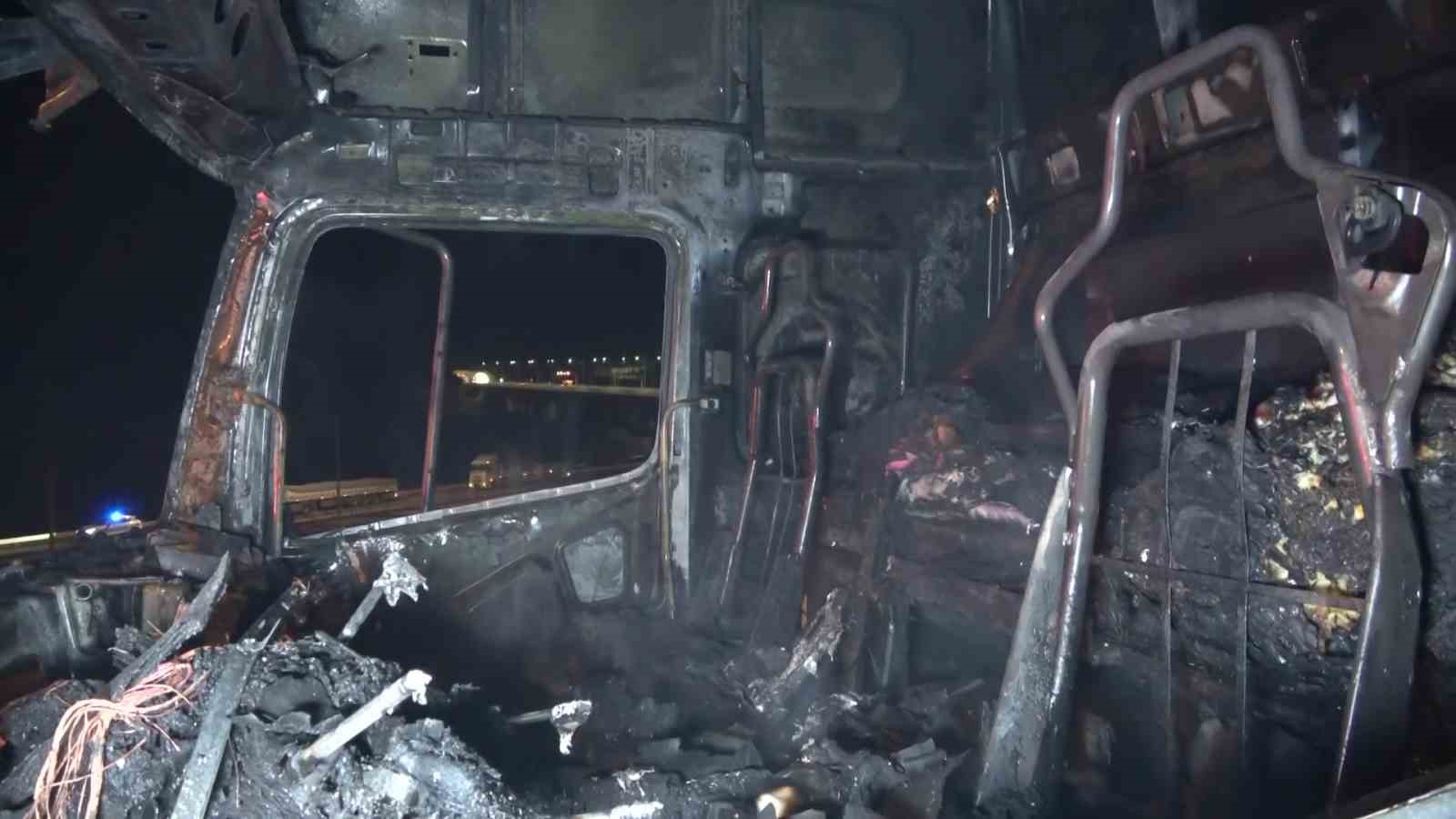 Amasya’da seyir halindeki tır alev topuna döndü