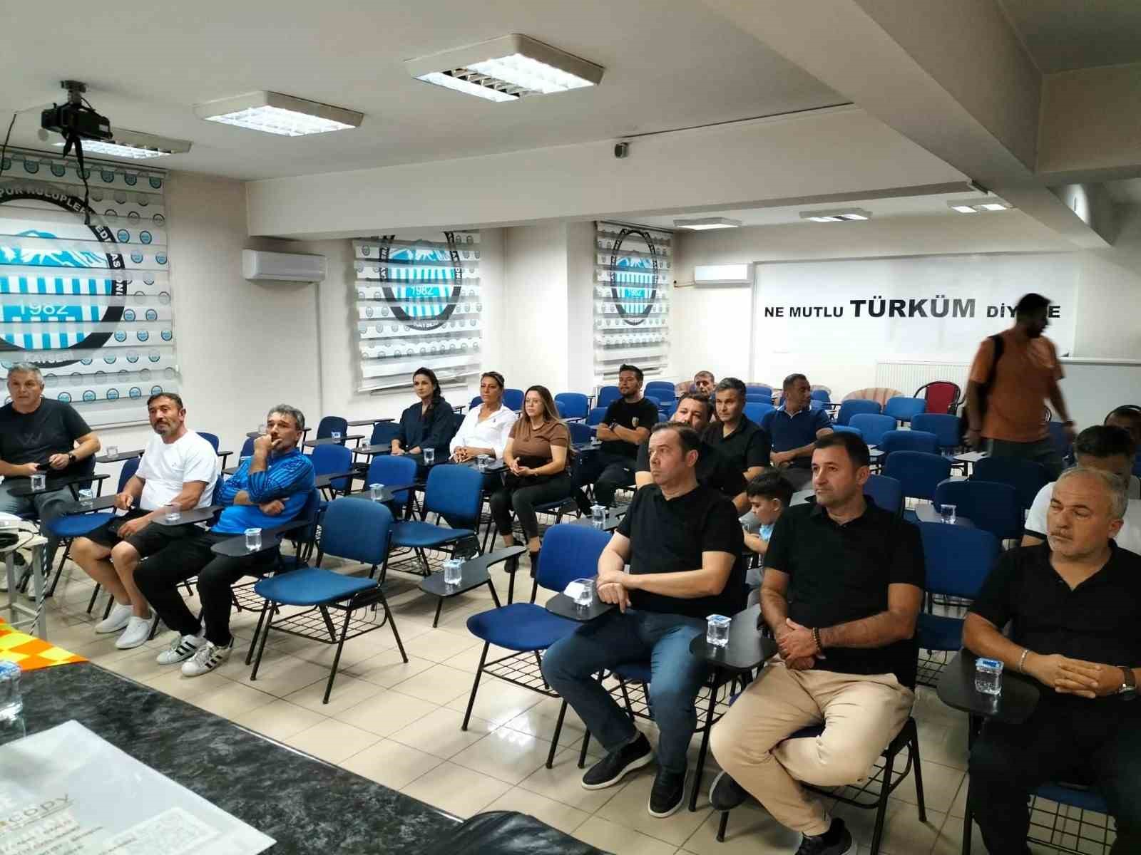 Kayseri’de Amatör Lig kulüplerine yeni oyun kuralları eğitimi verildi