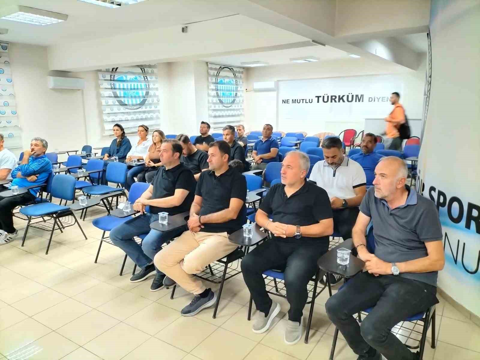 Kayseri’de Amatör Lig kulüplerine yeni oyun kuralları eğitimi verildi