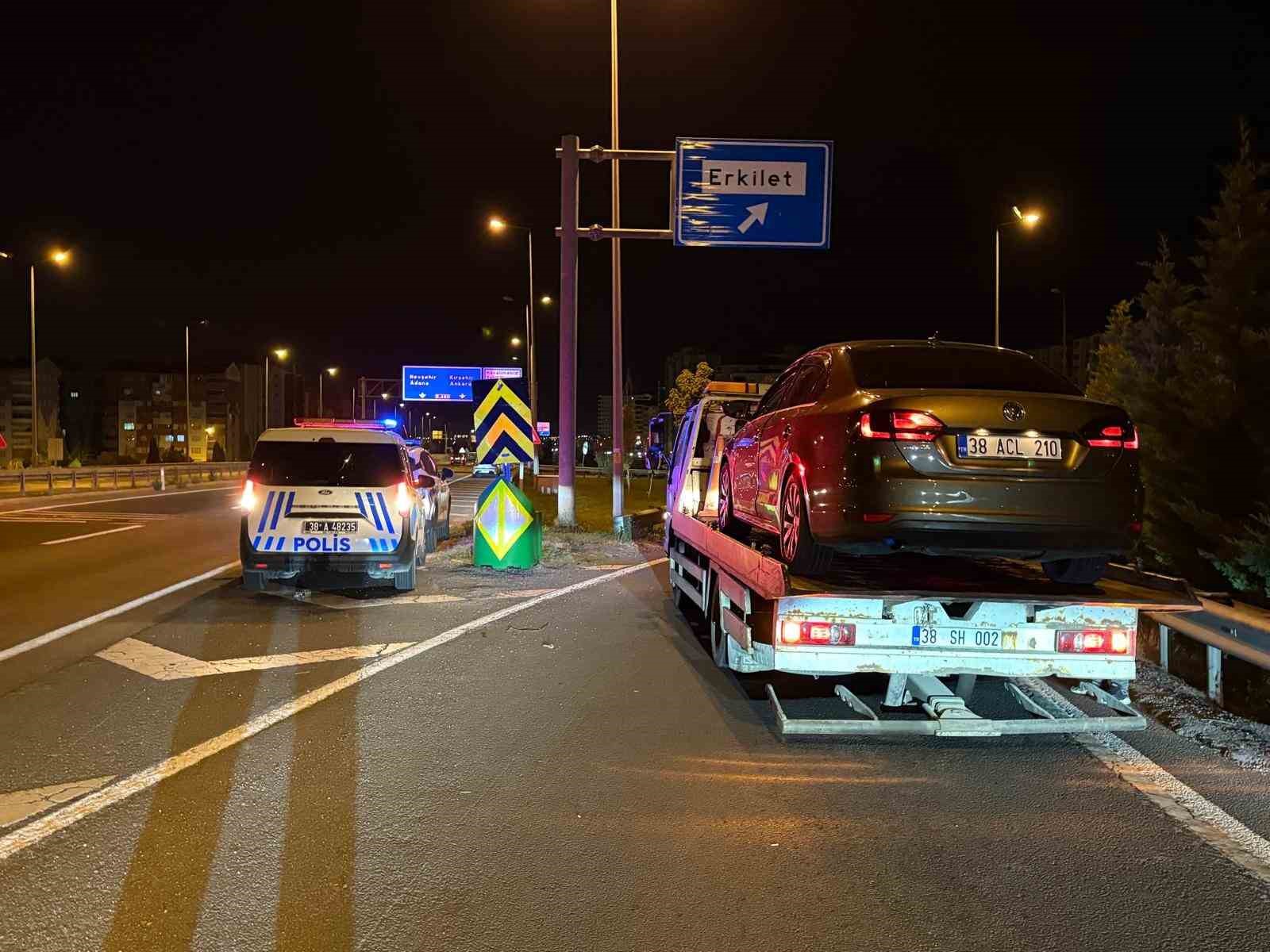 Kaçmak için her yolu deneyen alkollü sürücü yakayı ele verdi... O anlar kamerada