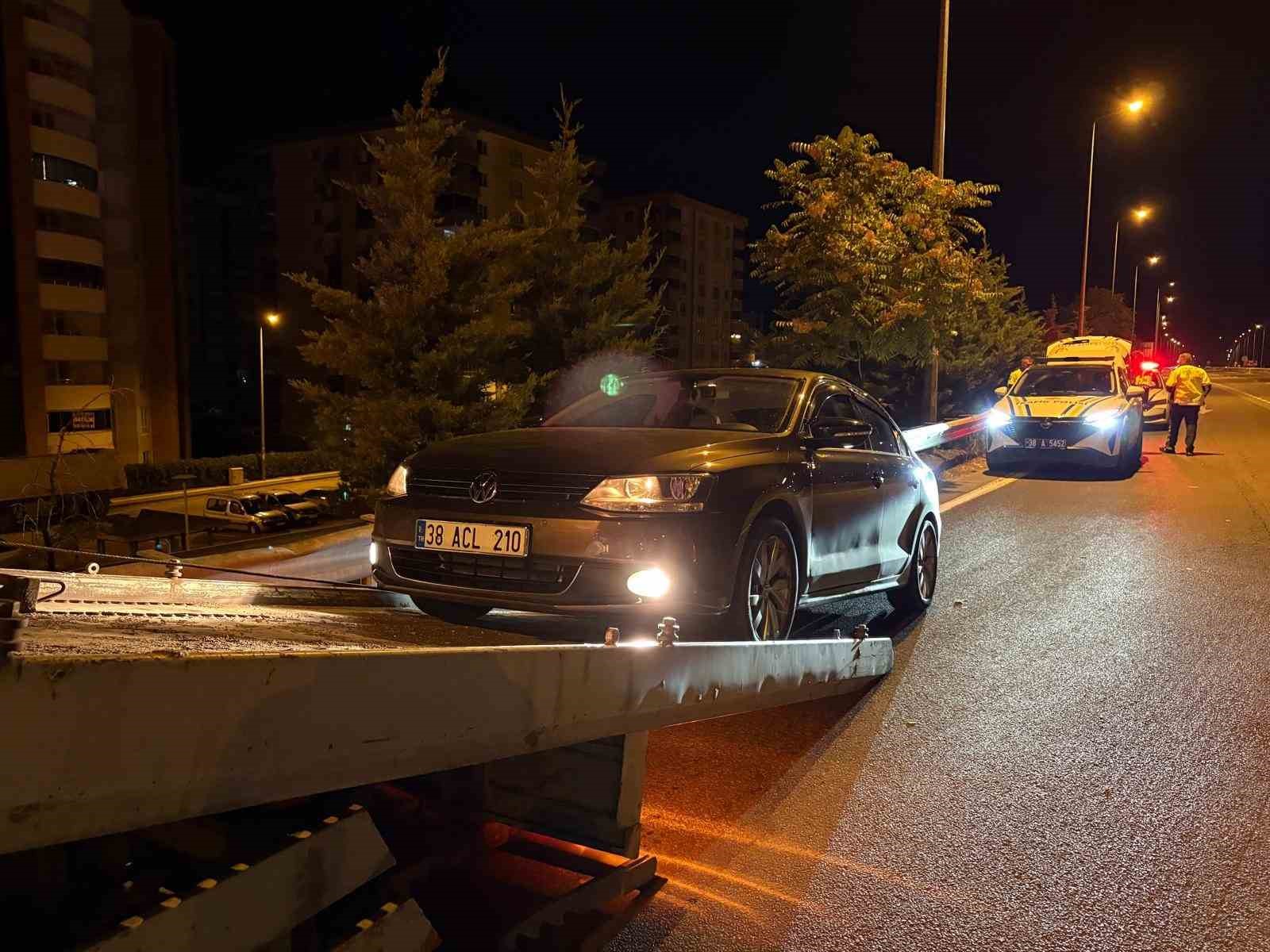 Kaçmak için her yolu deneyen alkollü sürücü yakayı ele verdi... O anlar kamerada