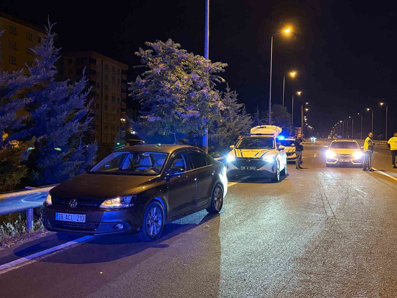 Kaçmak için her yolu deneyen alkollü sürücü yakayı ele verdi... O anlar kamerada