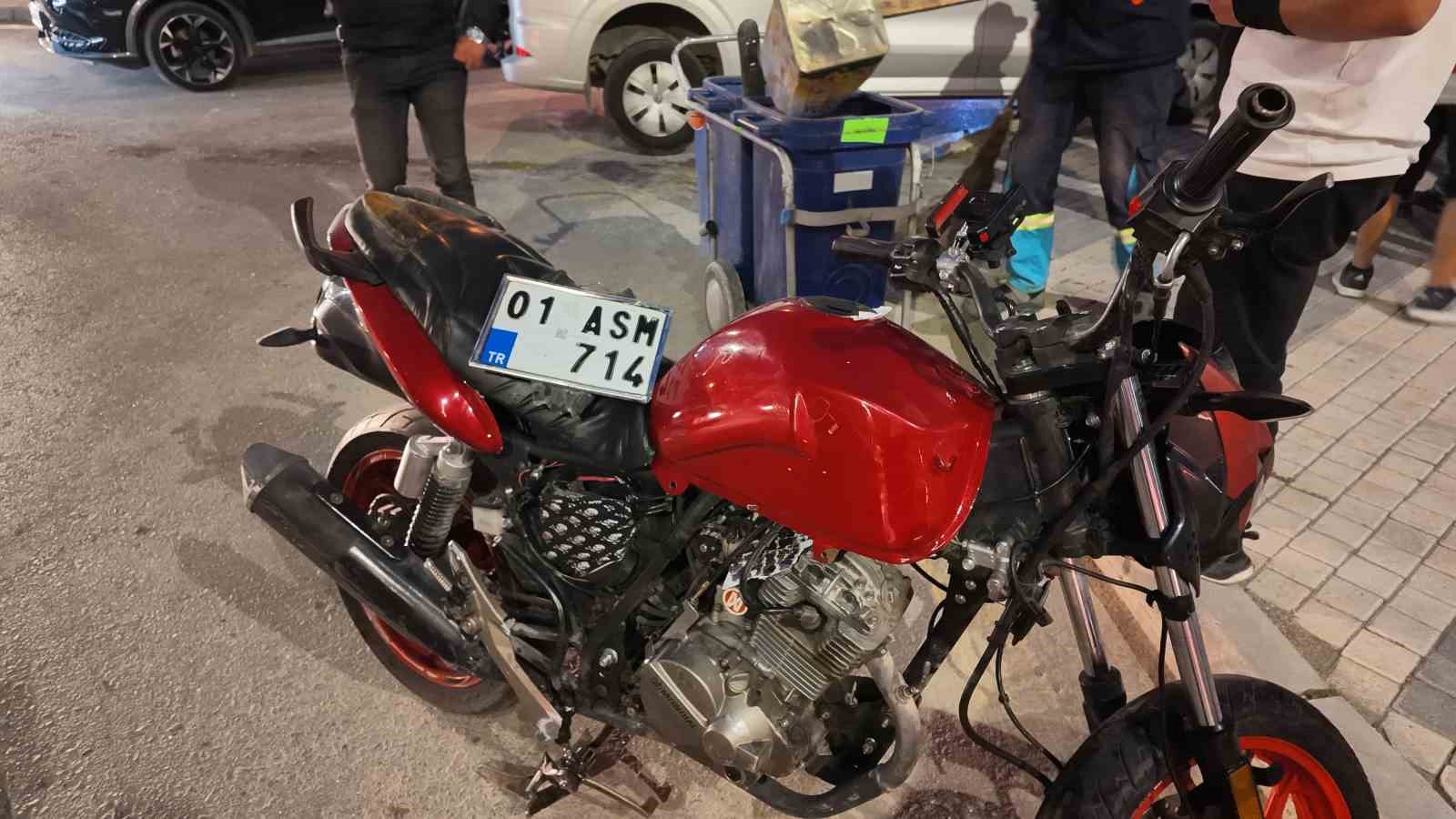 Niğde’de panelvan araç ve motosiklete çarpan hafif ticari araç, ağaca çarparak durabildi: 3 yaralı
