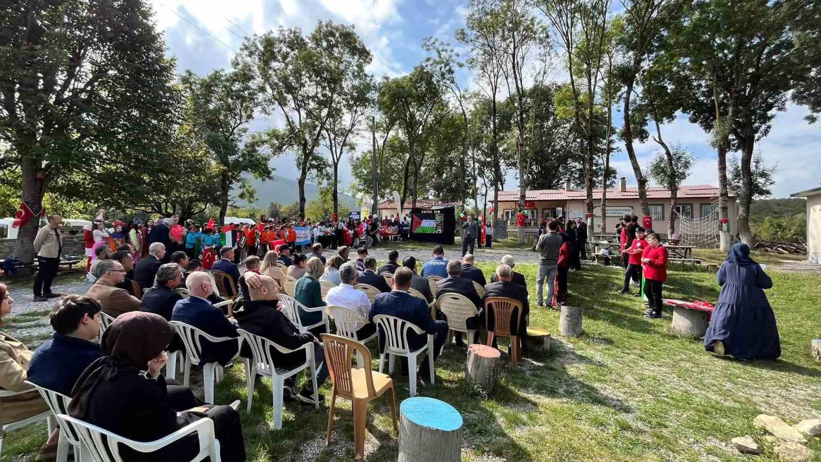 Gazzeli çocuklar için gökyüzüne umut uçuruldu
