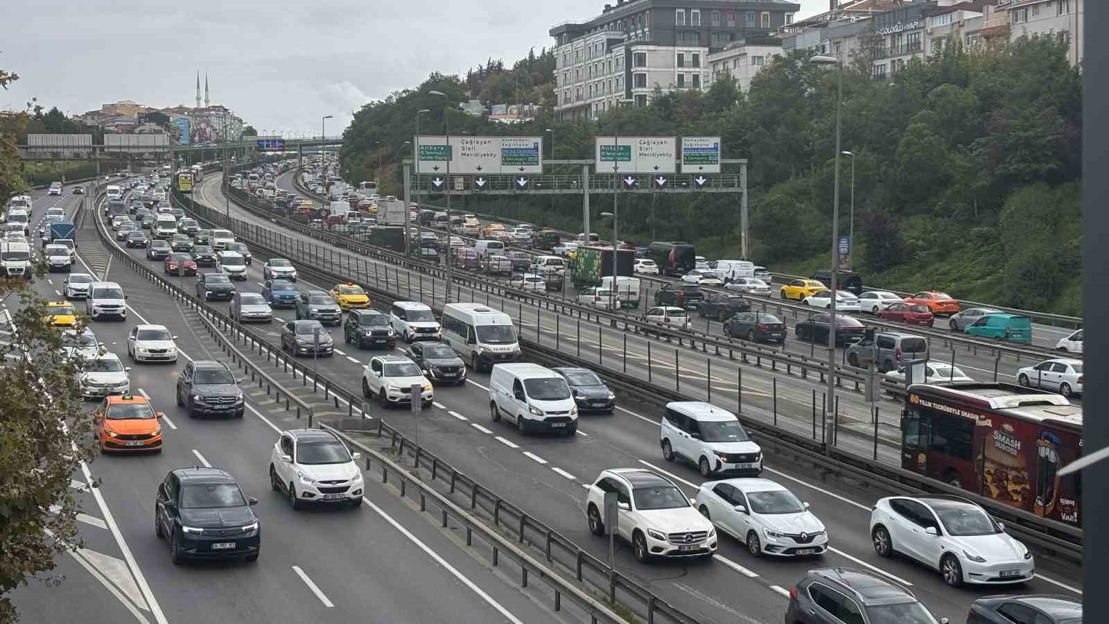 Megakent güne trafikle uyandı: Trafik yoğunluğu yüzde 71’e ulaştı