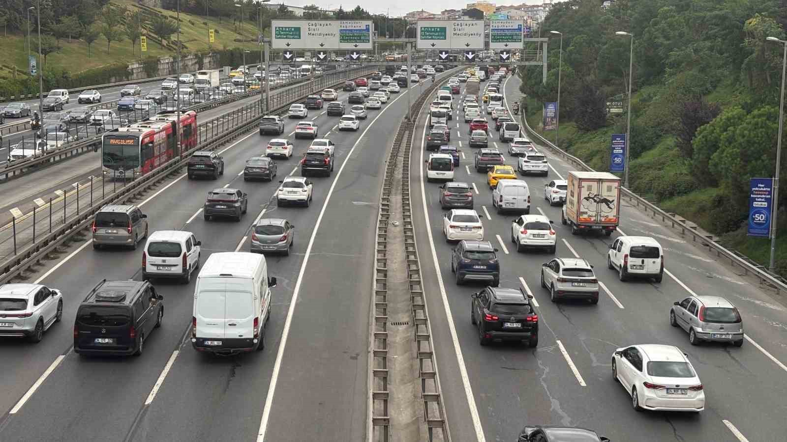 Megakent güne trafikle uyandı: Trafik yoğunluğu yüzde 71’e ulaştı