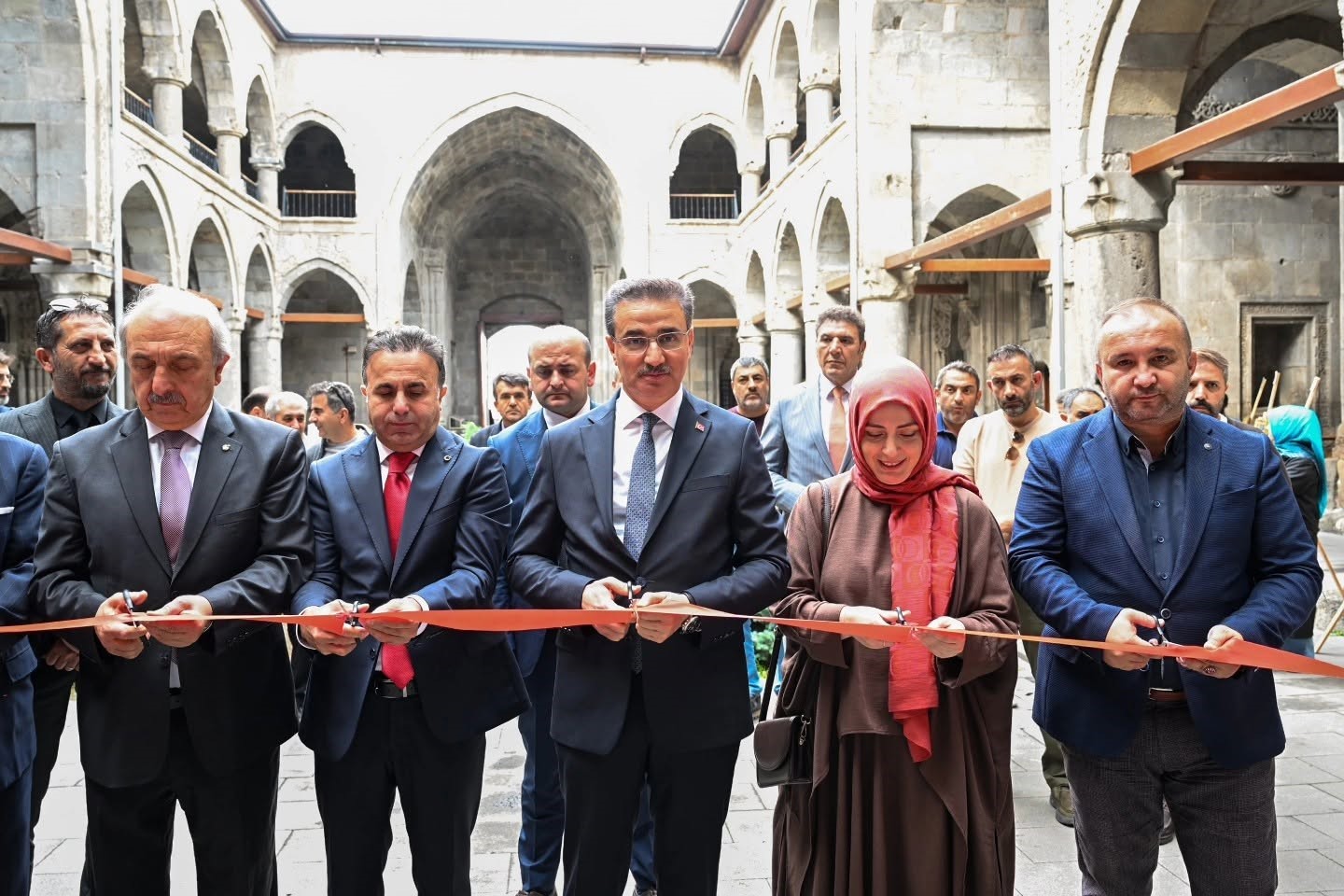 Erzurum’un kadim izleri Çifte Minareli Medrese’de sanatseverlerle buluştu