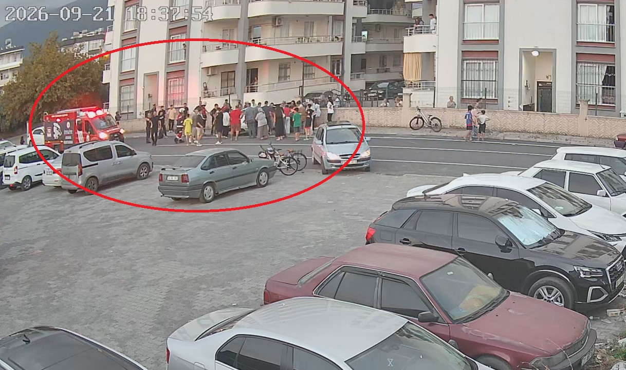 Oyun oynayan 4 yaşındaki çocuk, geri manevra yapan otomobilin altında kaldı