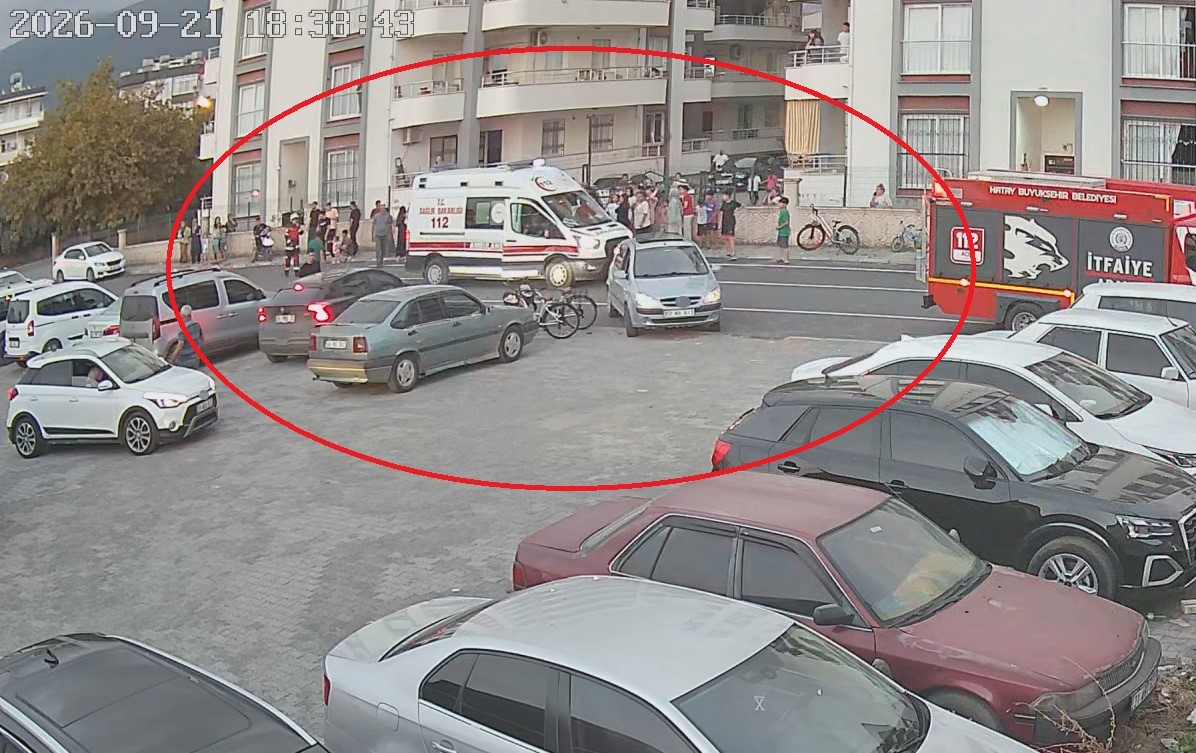 Oyun oynayan 4 yaşındaki çocuk, geri manevra yapan otomobilin altında kaldı