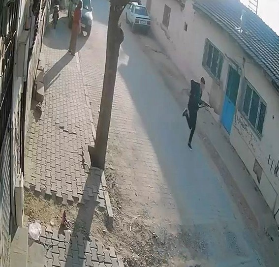 Turgutlu’da okul önünde silahlı saldırı: 10 öğrenci yaralandı