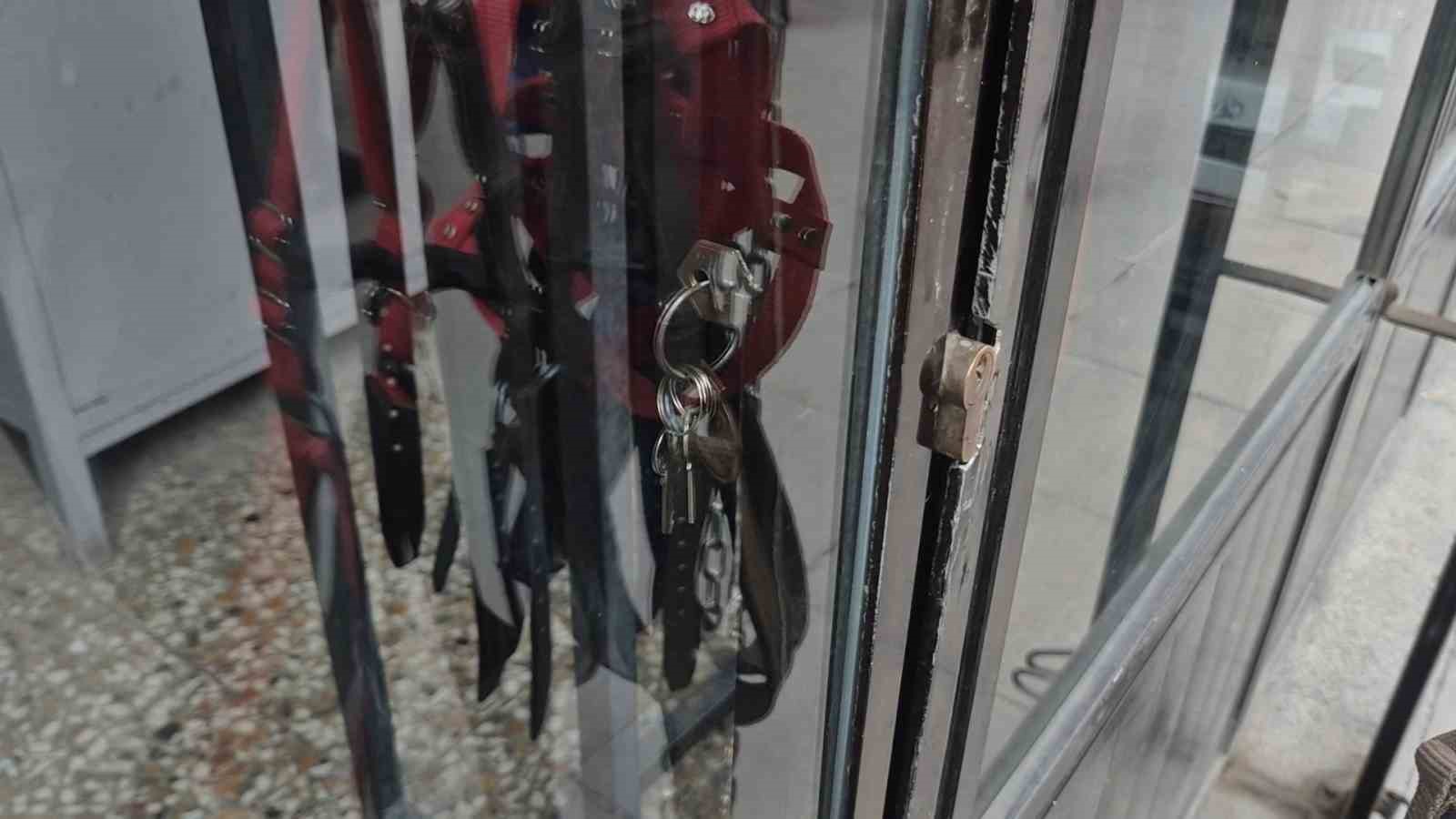 Dükkânında öldü veya bayıldı diye endişe edilen esnaf sanayide çıktı
