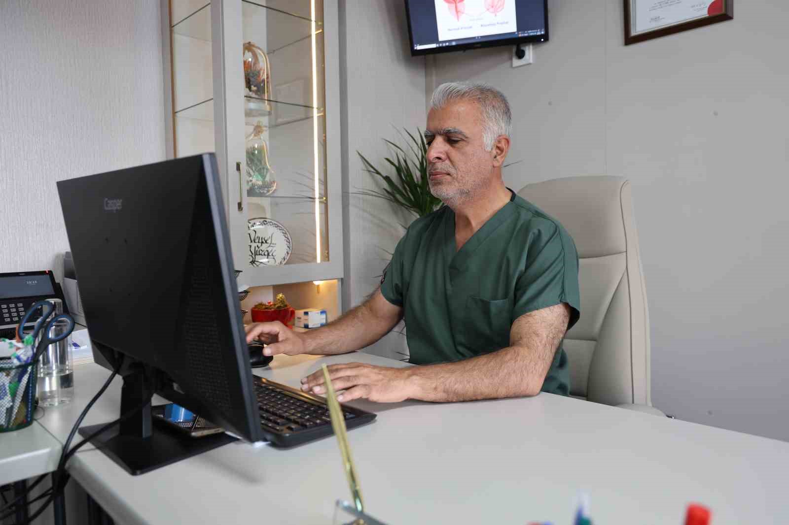 Üroloji Uzmanı Op. Dr. Yüzgeç: "Erkeklerin 50 yaşından sonra yılda bir defa prostat muayenesini yaptırmaları gerekiyor"
