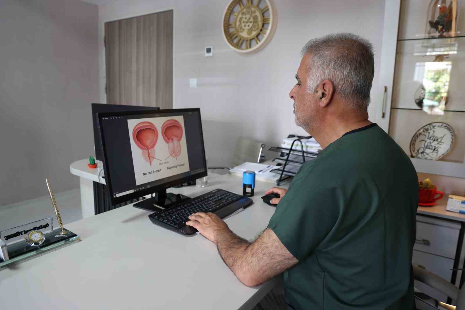 Üroloji Uzmanı Op. Dr. Yüzgeç: "Erkeklerin 50 yaşından sonra yılda bir defa prostat muayenesini yaptırmaları gerekiyor"