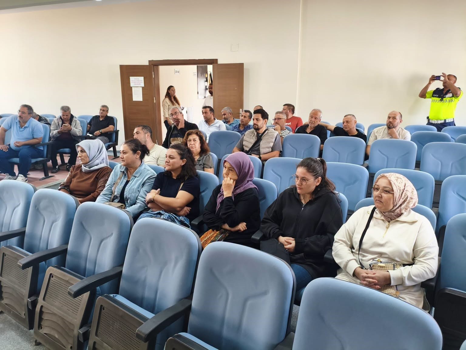 Söke’de öğrenci servis şoförleri ve rehber personele trafik eğitimi