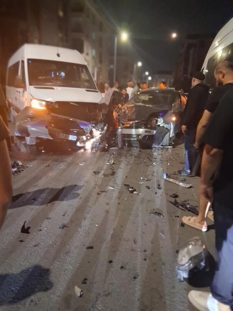Çerkezköy’de otomobil ve minibüs çarpıştı