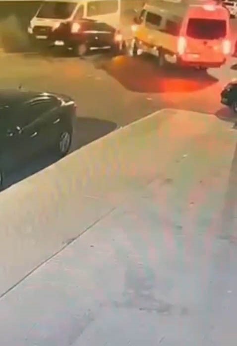 Çerkezköy’de otomobil ve minibüs çarpıştı