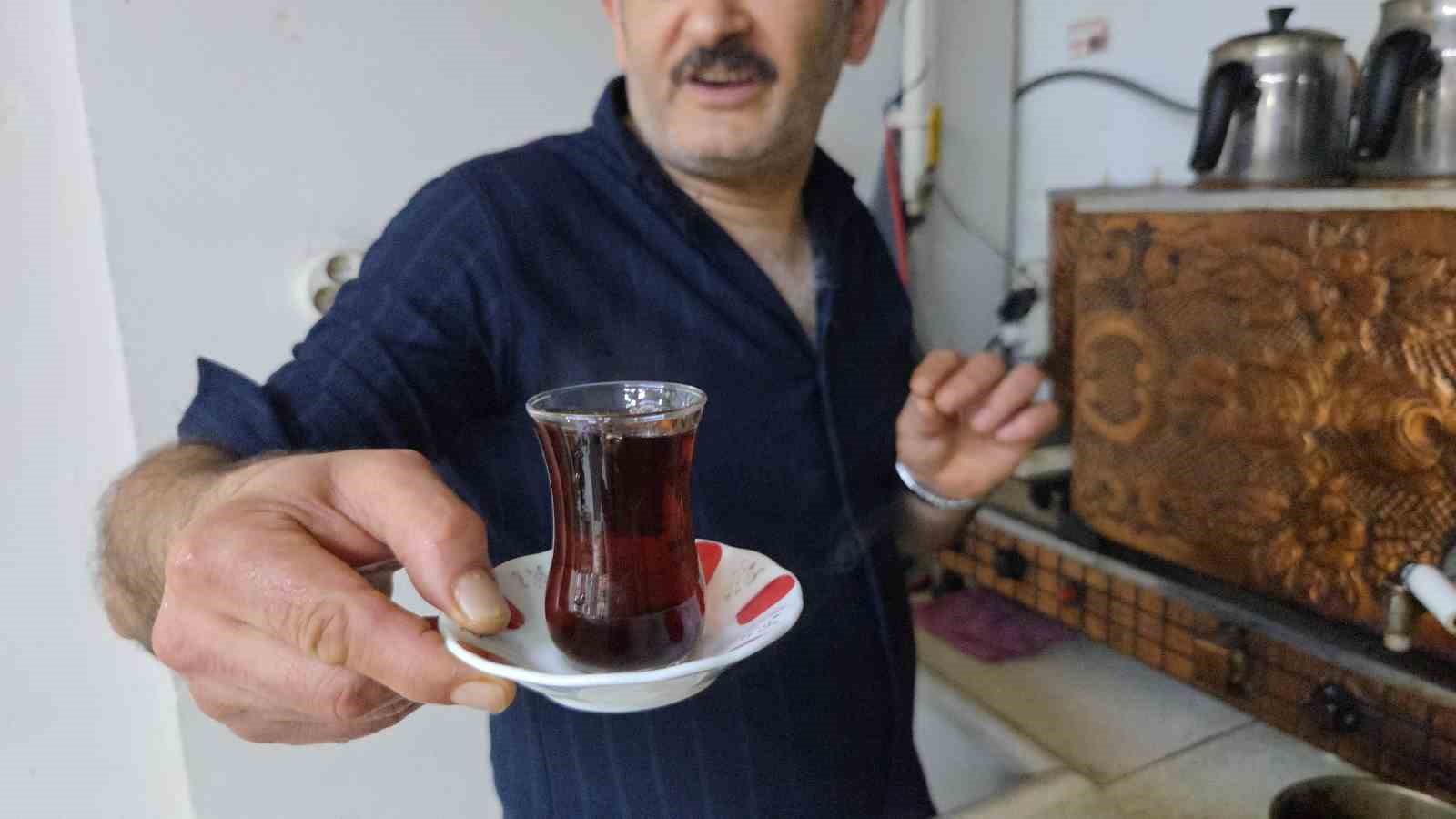 Çayın lezzet sırrı ortaya çıktı: 45 dakika bekletiyorlar, bayatlamıyor