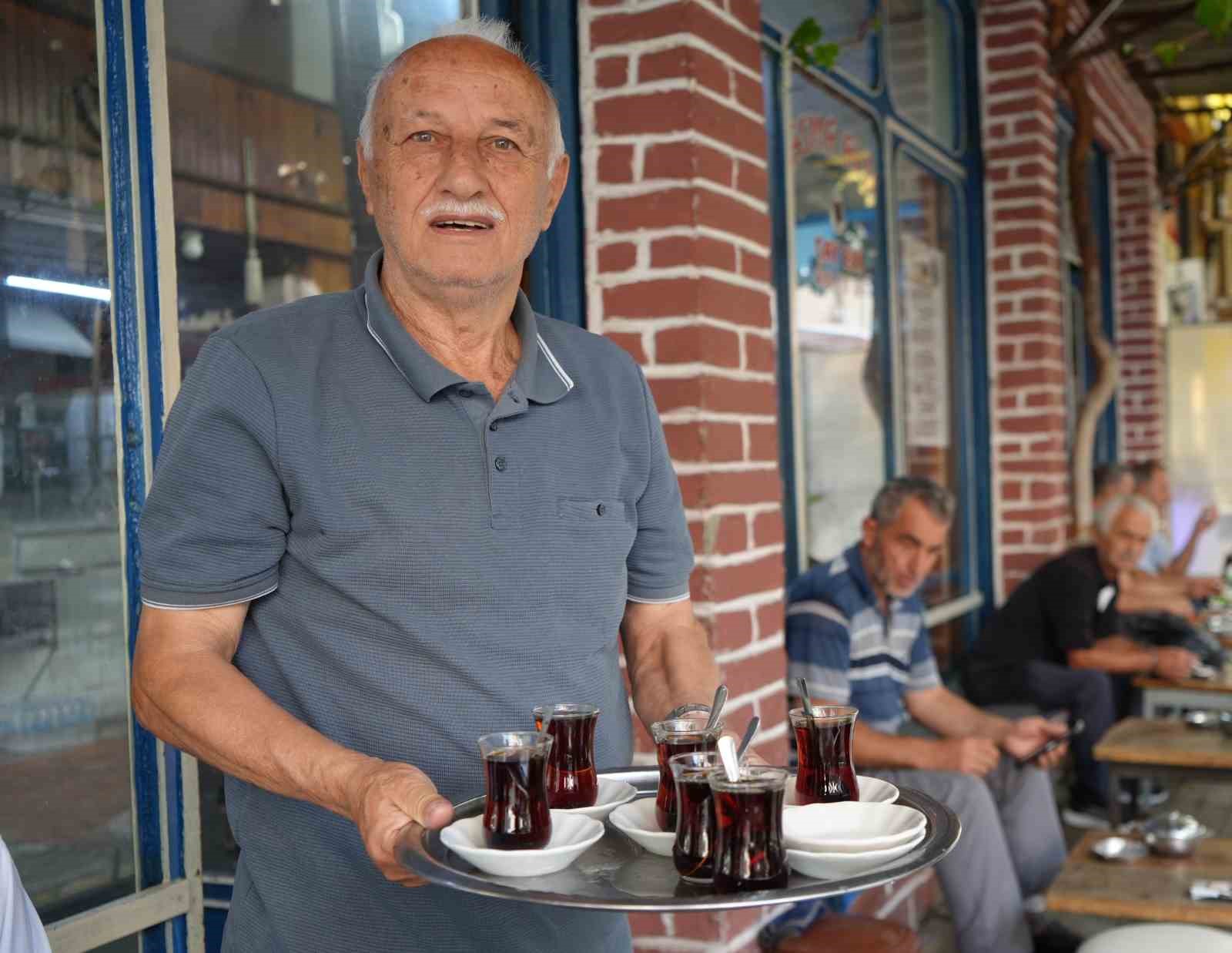 Çayın lezzet sırrı ortaya çıktı: 45 dakika bekletiyorlar, bayatlamıyor