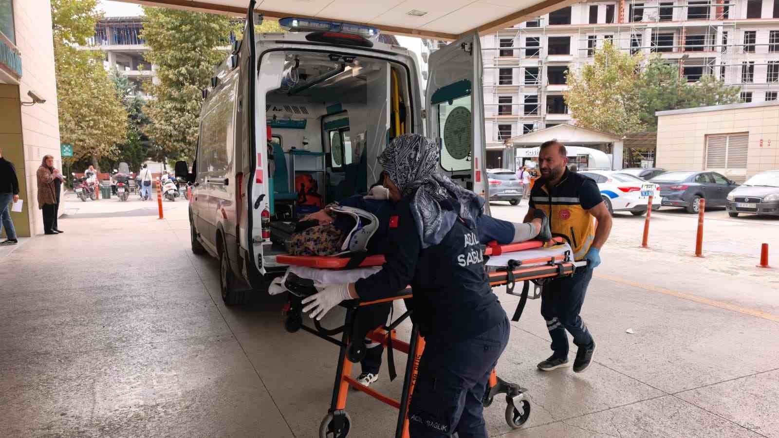 Otobüsün çarptığı yaşlı kadın ağır yaralandı