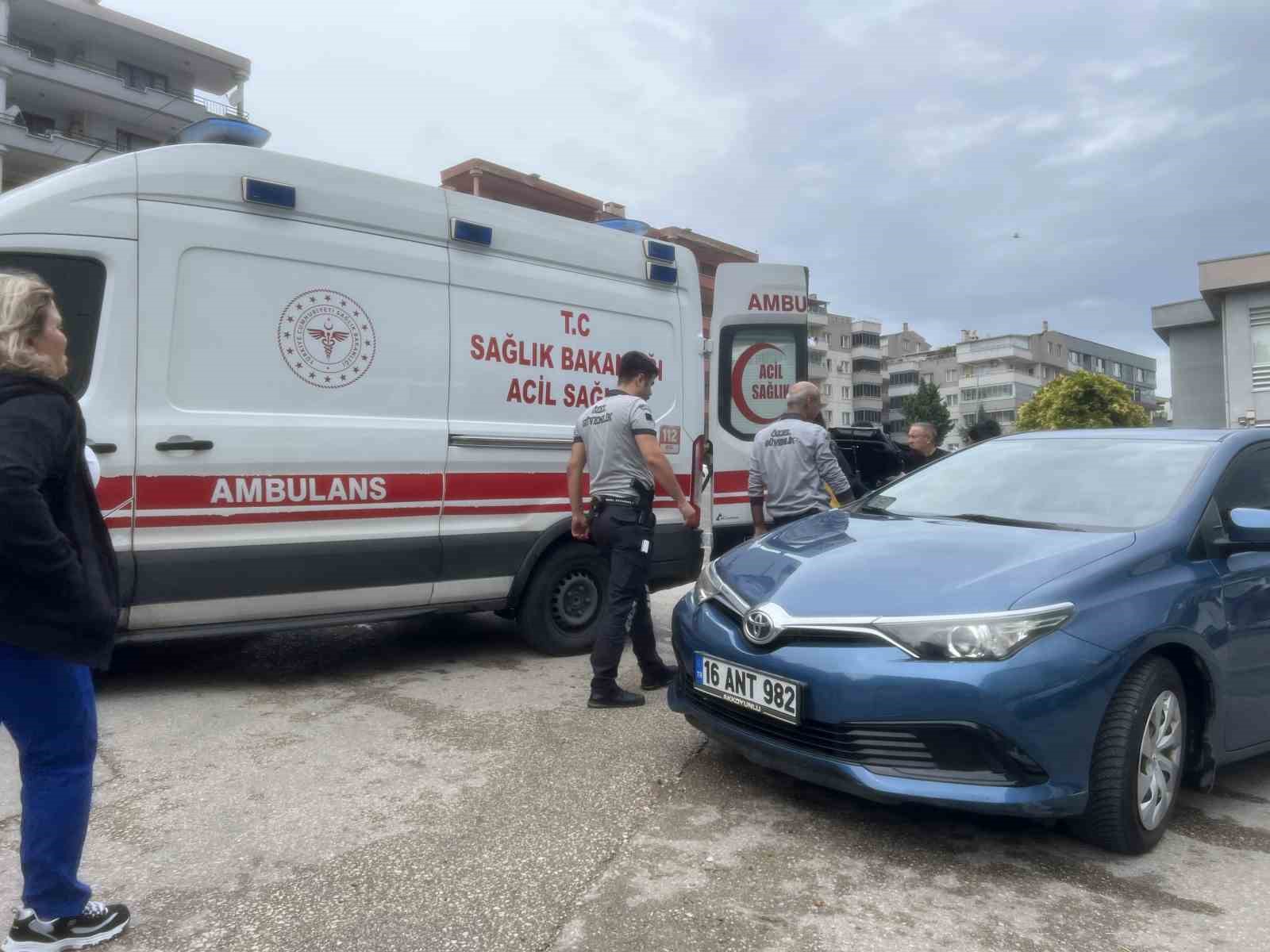Bursa’da kuryenin önüne aniden çıkan araç kazaya neden oldu