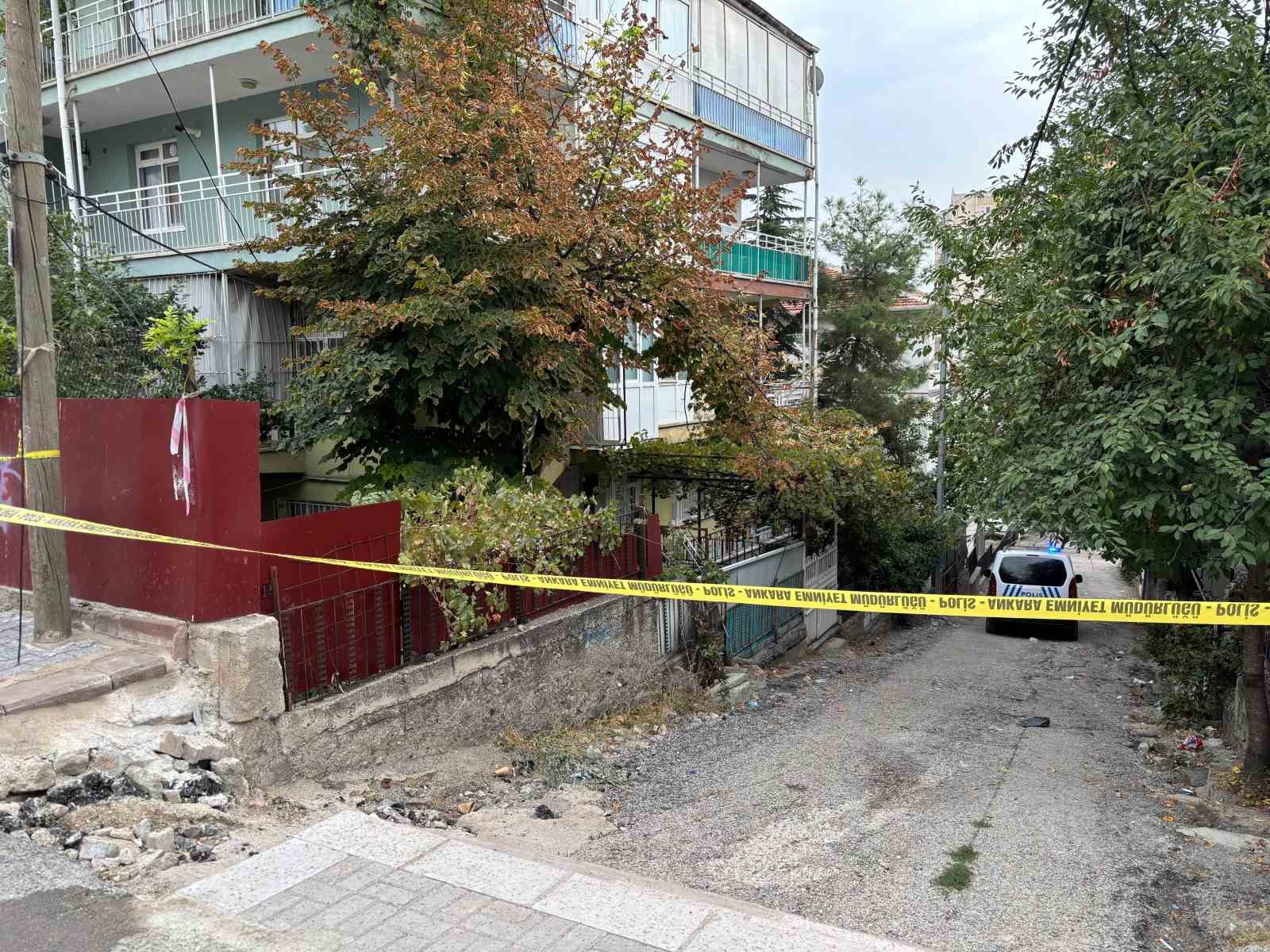 Ankara’da üç arkadaşını öldürüp intihar eden zanlının komşusu: "Polislere, ’Üç kişiyi öldürdüm, beni uyuşturucuya alıştırdılar, müebbet hapis yatamam’ dedi"