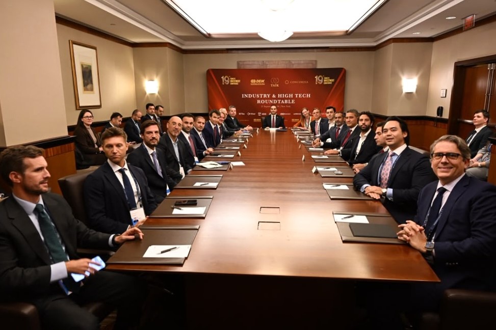 Bakan Kacır, ABD iş dünyası temsilcileriyle bir araya geldi